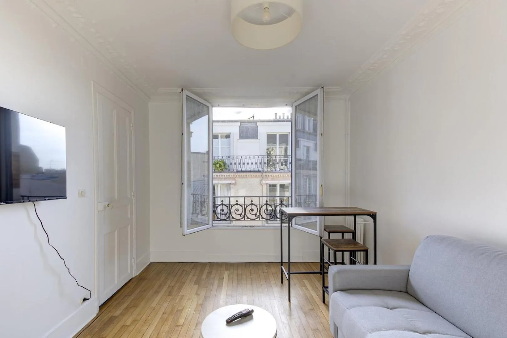568 Dulong - Superbe Parisien * Paris